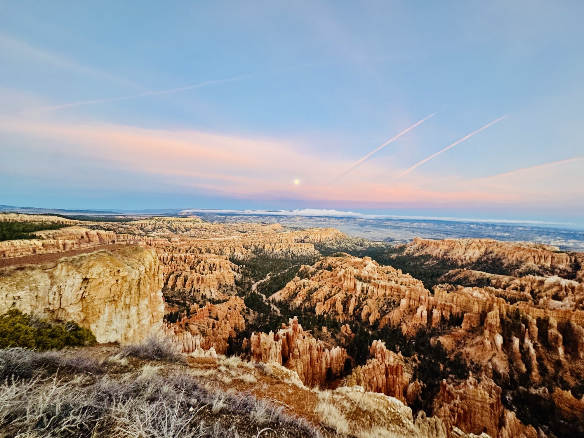 Bryce Canyon Hoodoos and a Full Moon 🌕 from Upper Inspiration Point